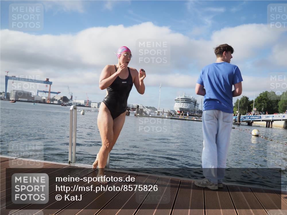 17.08.2025 - KN Förde Triathlon 2025 KatJ http://msf.ph/oto/8575826 17.08.2025 09:08:53 Schwimmen 101, 107, 101, 107 meine-sportfotos.de