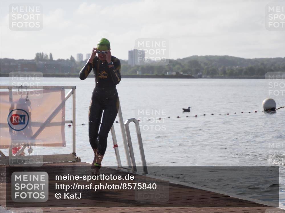 17.08.2025 - KN Förde Triathlon 2025 KatJ http://msf.ph/oto/8575840 17.08.2025 09:09:50 Schwimmen 108, 110, 108 meine-sportfotos.de