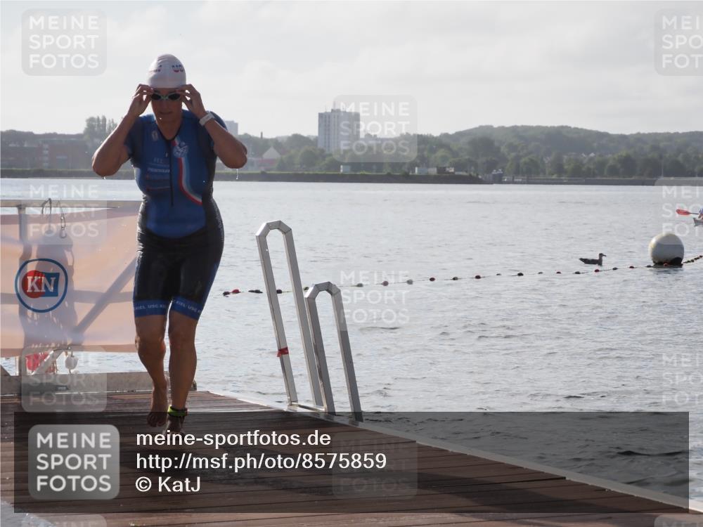 17.08.2025 - KN Förde Triathlon 2025 KatJ http://msf.ph/oto/8575859 17.08.2025 09:09:58 Schwimmen 102, 108, 110, 108, 110 meine-sportfotos.de