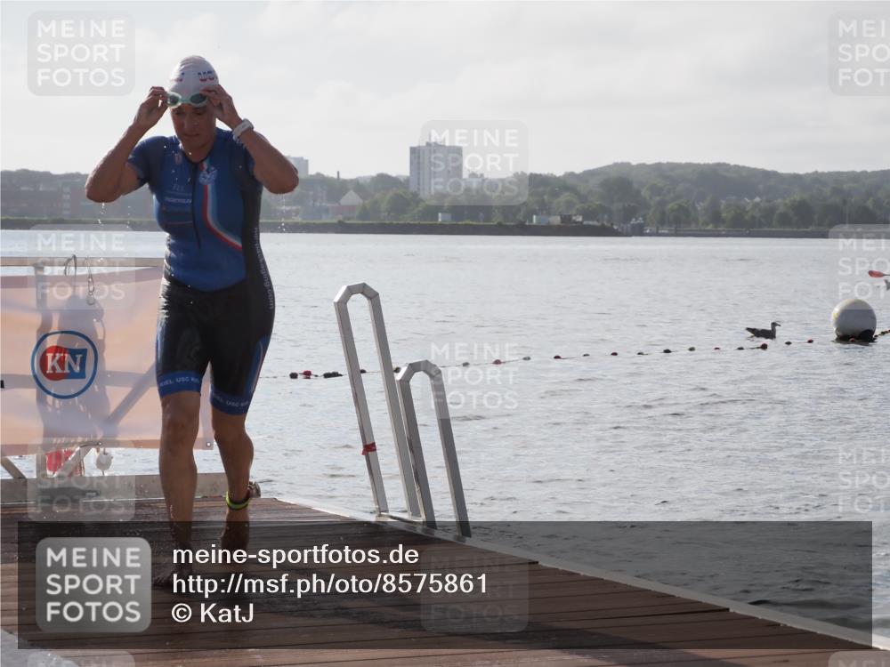 17.08.2025 - KN Förde Triathlon 2025 KatJ http://msf.ph/oto/8575861 17.08.2025 09:09:58 Schwimmen 102, 108, 110, 108, 110 meine-sportfotos.de
