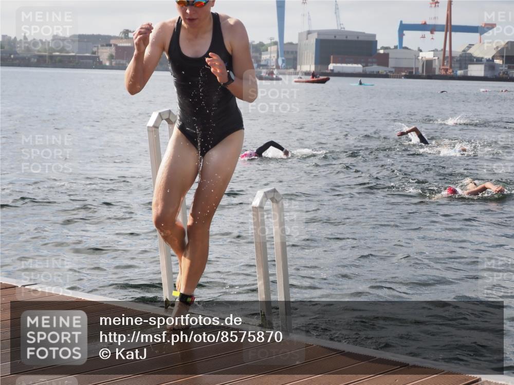 17.08.2025 - KN Förde Triathlon 2025 KatJ http://msf.ph/oto/8575870 17.08.2025 09:10:05 Schwimmen 102, 110, 120, 102, 110, 120 meine-sportfotos.de