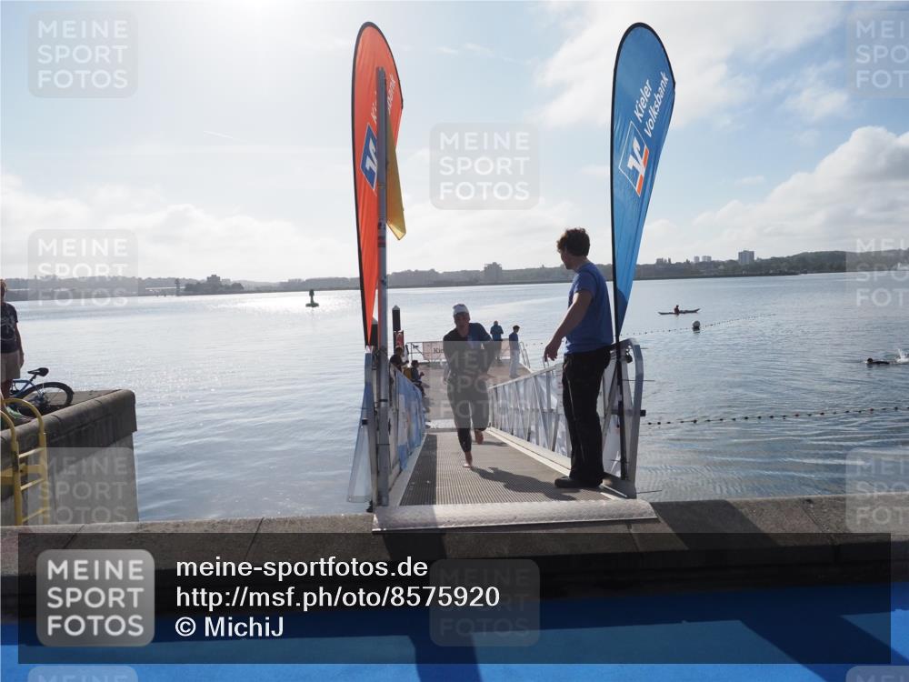 17.08.2025 - KN Förde Triathlon 2025 MichiJ http://msf.ph/oto/8575920 17.08.2025 09:07:43 Schwimmen 103, 104, 103, 104 meine-sportfotos.de