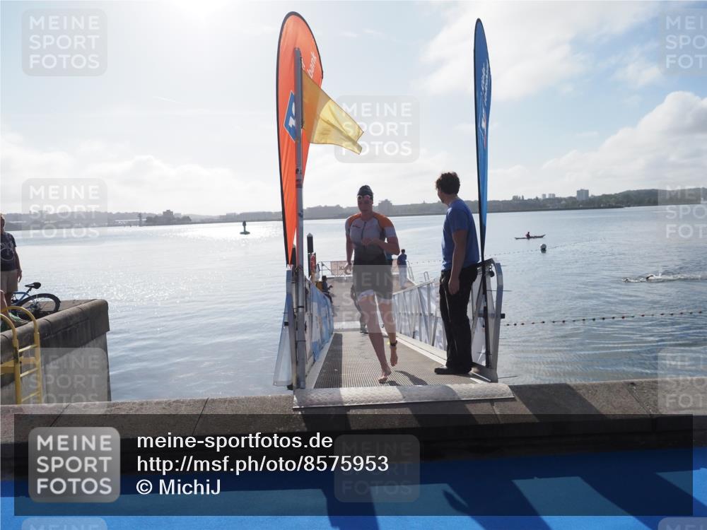 17.08.2025 - KN Förde Triathlon 2025 MichiJ http://msf.ph/oto/8575953 17.08.2025 09:07:46 Schwimmen 103, 104, 103 meine-sportfotos.de