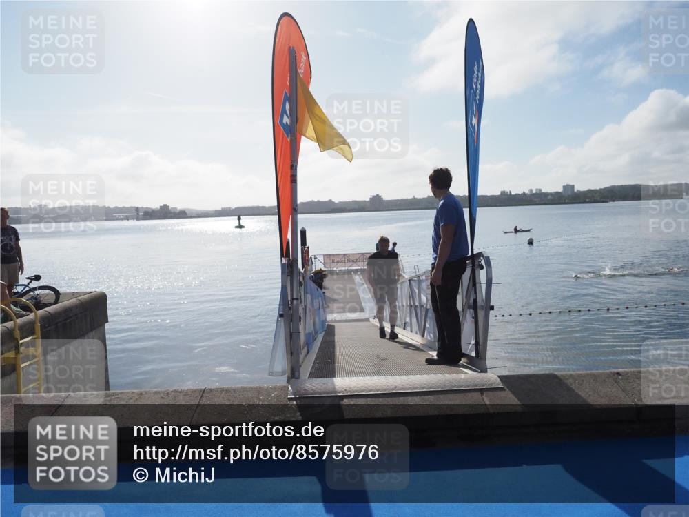 17.08.2025 - KN Förde Triathlon 2025 MichiJ http://msf.ph/oto/8575976 17.08.2025 09:07:48 Schwimmen 103, 104 meine-sportfotos.de