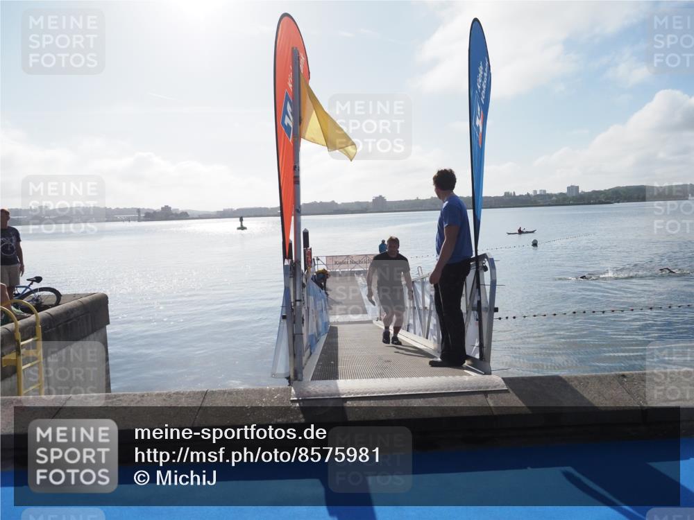 17.08.2025 - KN Förde Triathlon 2025 MichiJ http://msf.ph/oto/8575981 17.08.2025 09:07:48 Schwimmen 103, 104 meine-sportfotos.de