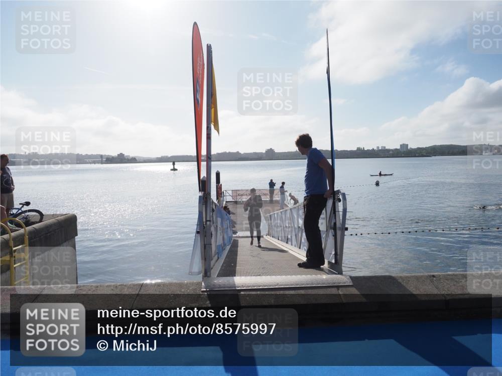 17.08.2025 - KN Förde Triathlon 2025 MichiJ http://msf.ph/oto/8575997 17.08.2025 09:08:05 Schwimmen 106, 106, 252 meine-sportfotos.de