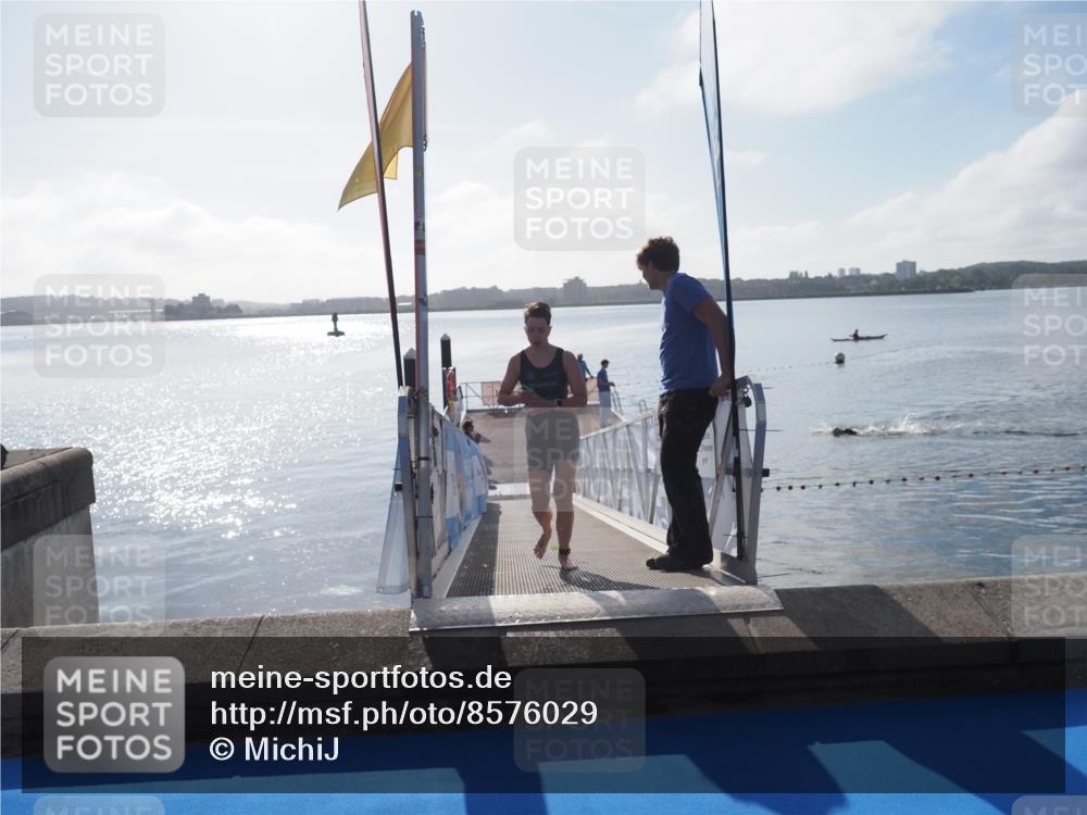 17.08.2025 - KN Förde Triathlon 2025 MichiJ http://msf.ph/oto/8576029 17.08.2025 09:08:12 Schwimmen 106, 252, 115, 252 meine-sportfotos.de