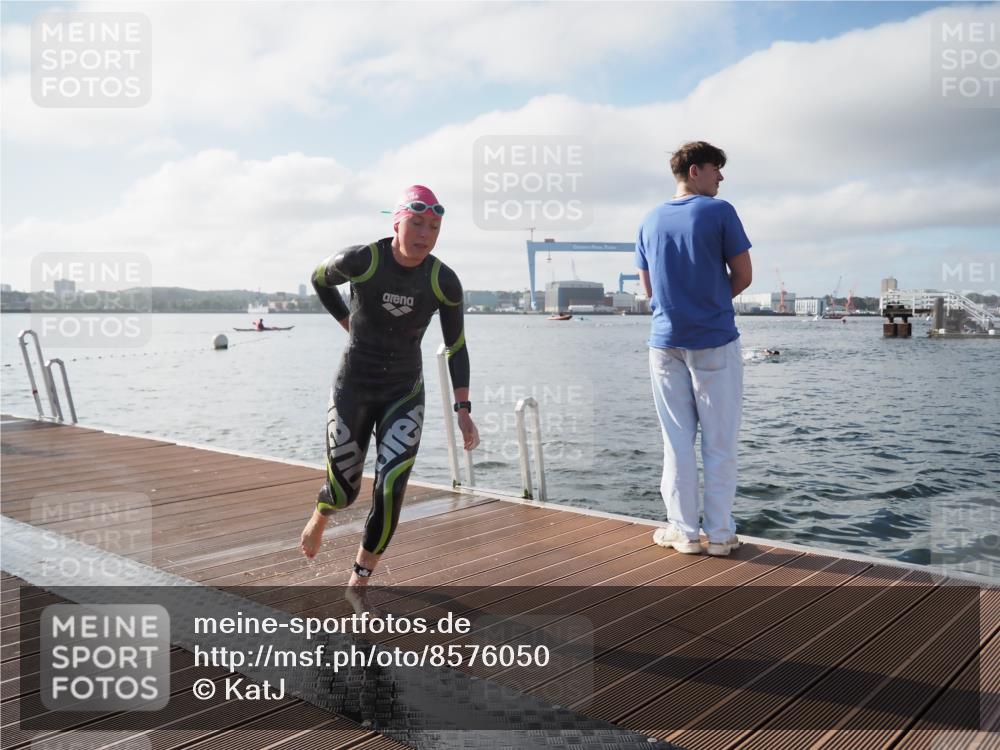 17.08.2025 - KN Förde Triathlon 2025 KatJ http://msf.ph/oto/8576050 17.08.2025 09:10:44 Schwimmen 113, 121, 113, 121 meine-sportfotos.de