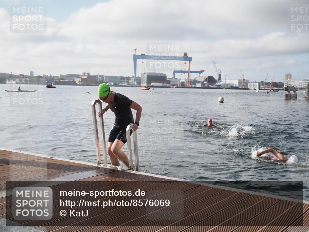 17.08.2025 - KN Förde Triathlon 2025 KatJ http://msf.ph/oto/8576069 17.08.2025 09:11:08 Schwimmen 116, 117, 116, 117 meine-sportfotos.de