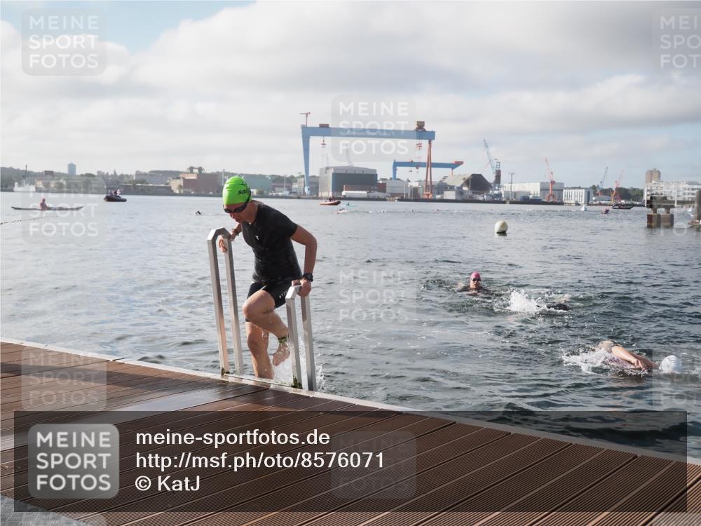 17.08.2025 - KN Förde Triathlon 2025 KatJ http://msf.ph/oto/8576071 17.08.2025 09:11:08 Schwimmen 116, 117, 116, 117 meine-sportfotos.de