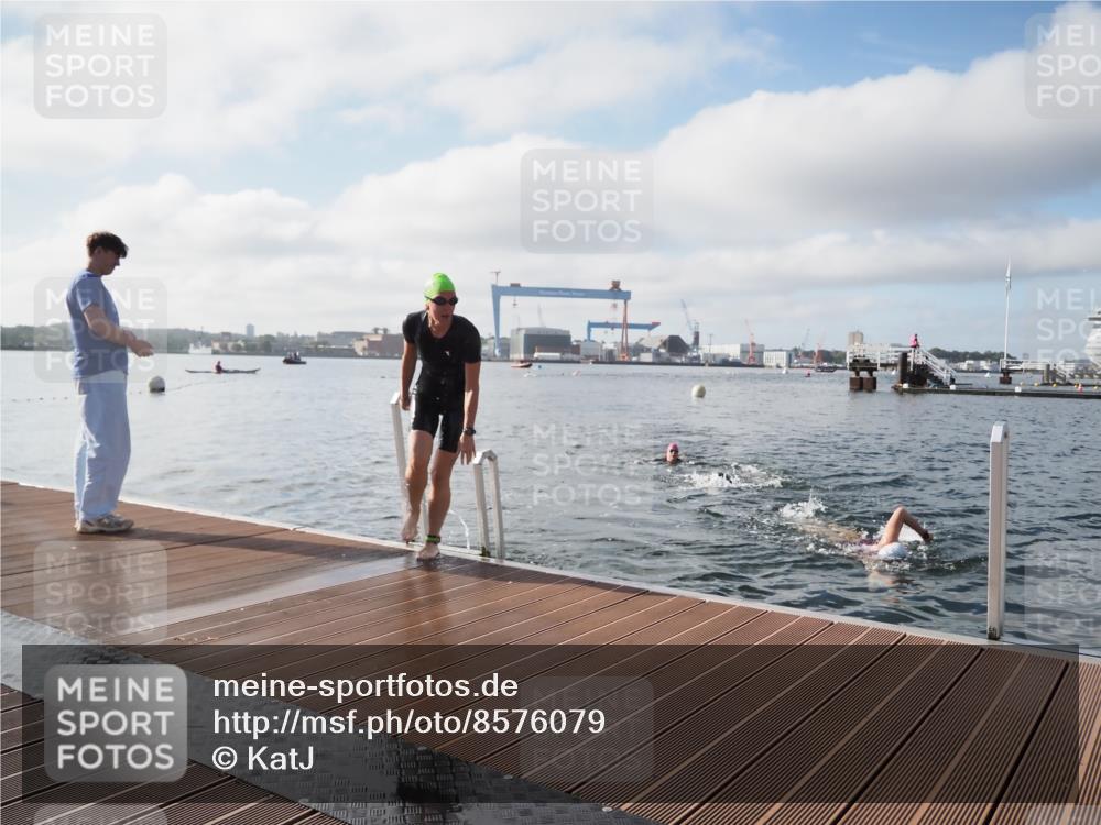 17.08.2025 - KN Förde Triathlon 2025 KatJ http://msf.ph/oto/8576079 17.08.2025 09:11:08 Schwimmen 116, 117, 116, 117 meine-sportfotos.de