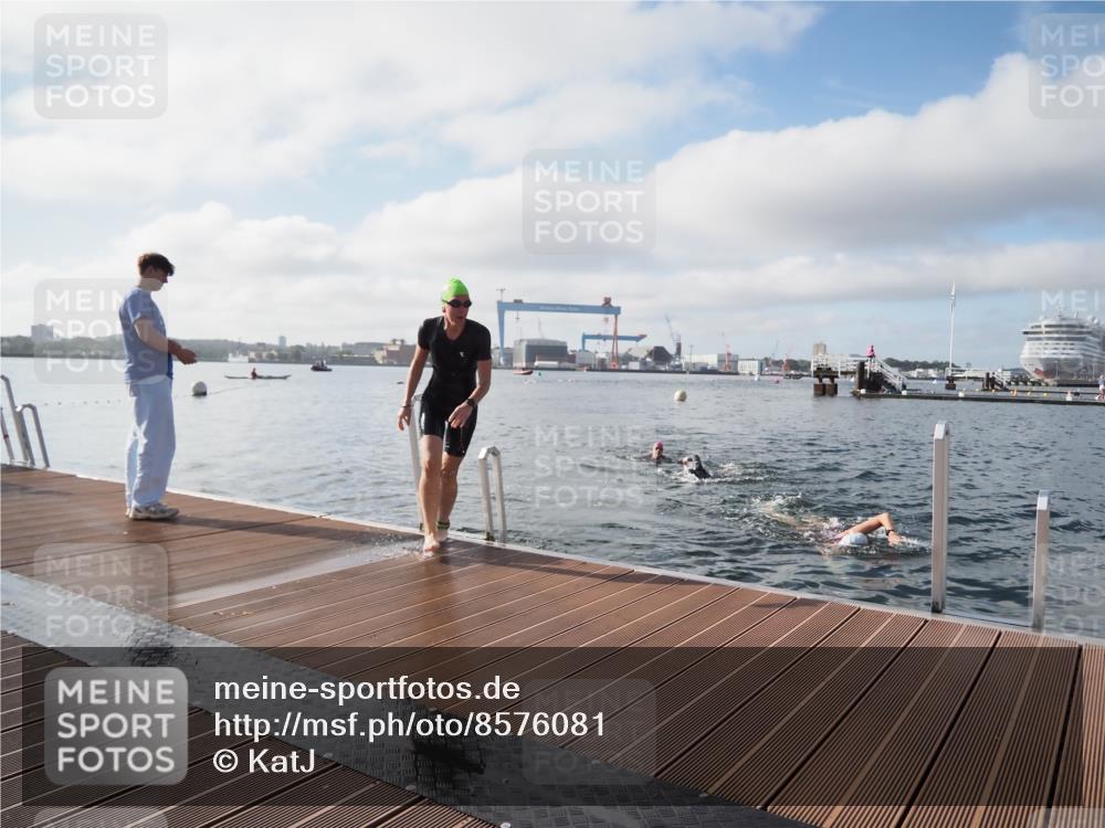 17.08.2025 - KN Förde Triathlon 2025 KatJ http://msf.ph/oto/8576081 17.08.2025 09:11:09 Schwimmen 116, 117, 116, 117 meine-sportfotos.de