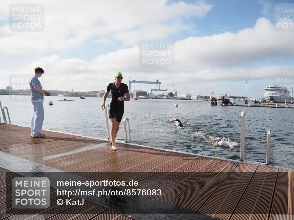 17.08.2025 - KN Förde Triathlon 2025 KatJ http://msf.ph/oto/8576083 17.08.2025 09:11:09 Schwimmen 116, 117, 116, 117 meine-sportfotos.de