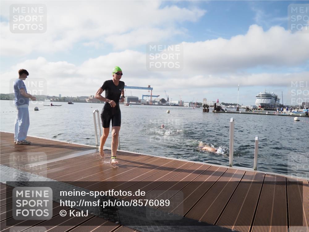 17.08.2025 - KN Förde Triathlon 2025 KatJ http://msf.ph/oto/8576089 17.08.2025 09:11:09 Schwimmen 116, 117, 116, 117 meine-sportfotos.de
