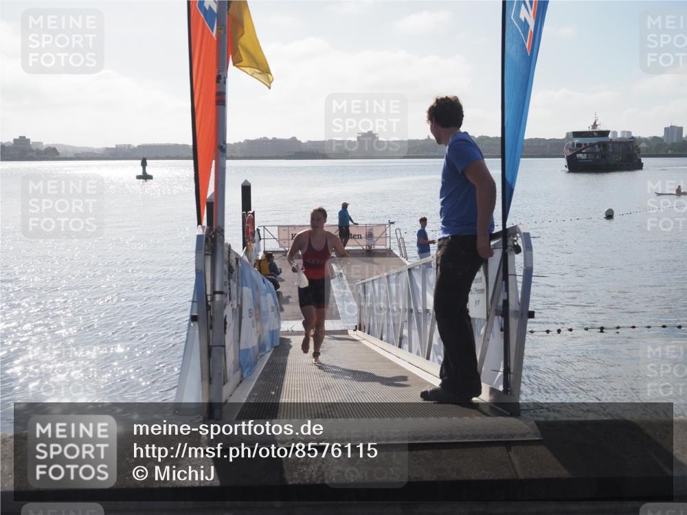 17.08.2025 - KN Förde Triathlon 2025 MichiJ http://msf.ph/oto/8576115 17.08.2025 09:08:56 Schwimmen 101, 107, 101, 107 meine-sportfotos.de