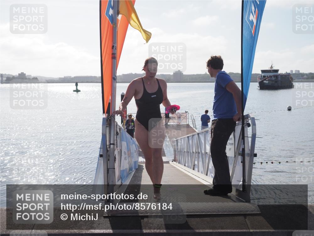 17.08.2025 - KN Förde Triathlon 2025 MichiJ http://msf.ph/oto/8576184 17.08.2025 09:09:01 Schwimmen 101, 107 meine-sportfotos.de