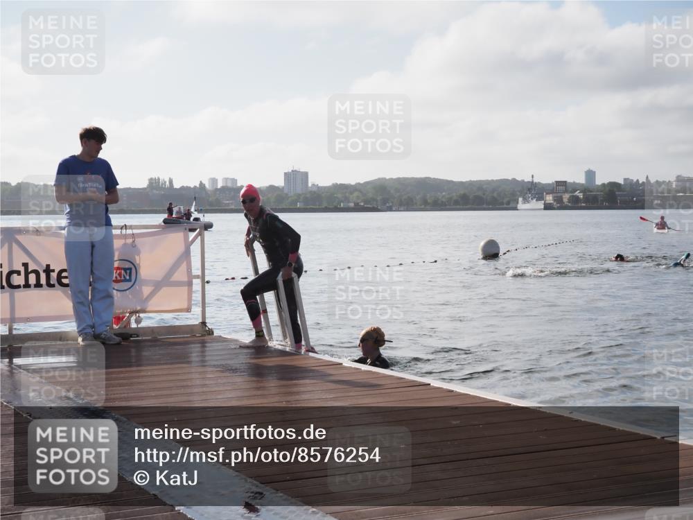 17.08.2025 - KN Förde Triathlon 2025 KatJ http://msf.ph/oto/8576254 17.08.2025 09:12:40 Schwimmen 136, 142, 136, 142 meine-sportfotos.de