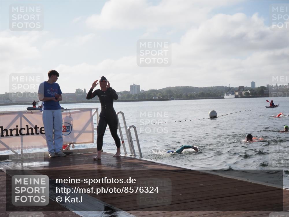 17.08.2025 - KN Förde Triathlon 2025 KatJ http://msf.ph/oto/8576324 17.08.2025 09:13:03 Schwimmen 122, 126, 126 meine-sportfotos.de