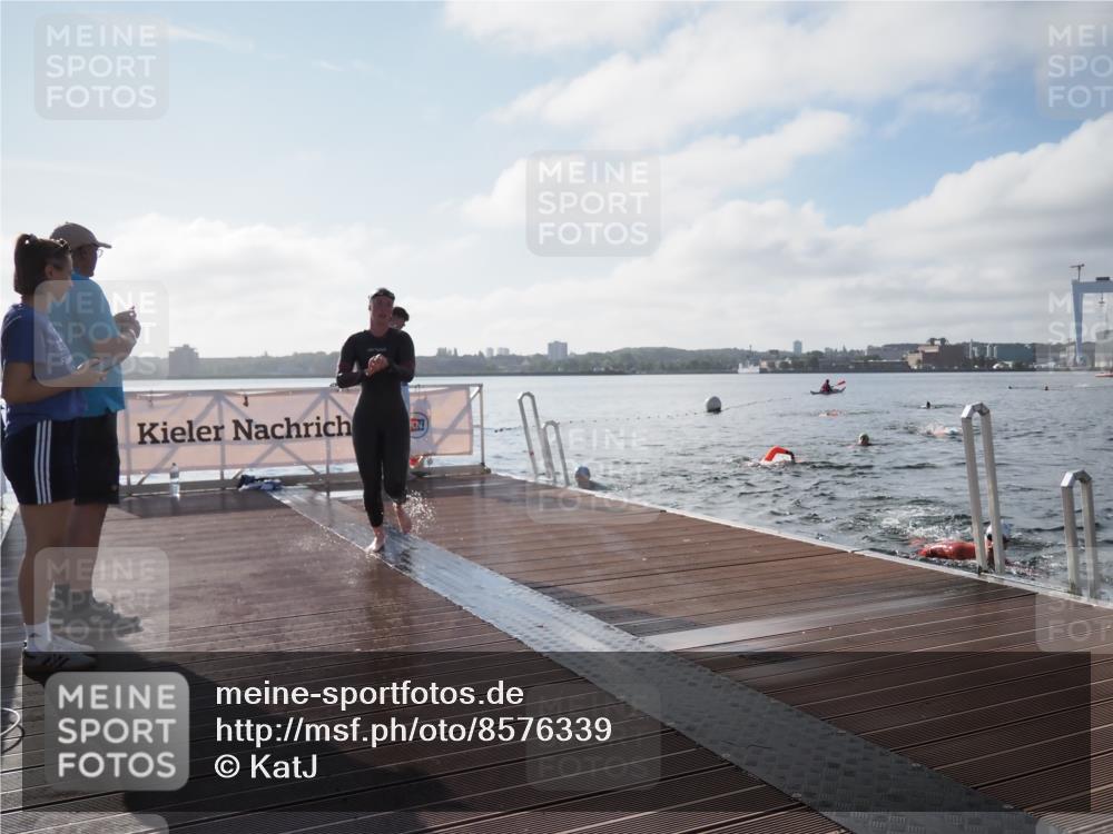 17.08.2025 - KN Förde Triathlon 2025 KatJ http://msf.ph/oto/8576339 17.08.2025 09:13:05 Schwimmen 122, 126, 130, 126 meine-sportfotos.de