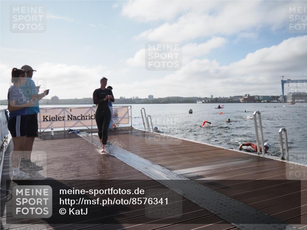 17.08.2025 - KN Förde Triathlon 2025 KatJ http://msf.ph/oto/8576341 17.08.2025 09:13:05 Schwimmen 122, 126, 130, 126 meine-sportfotos.de