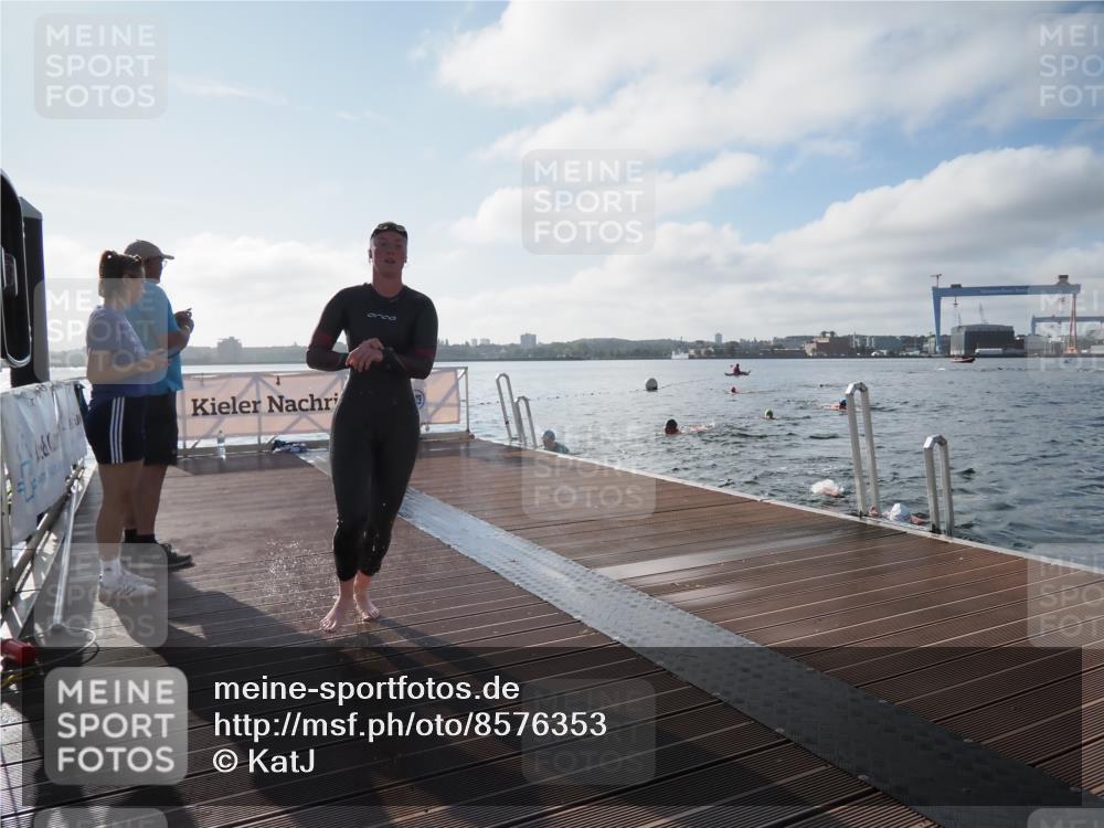 17.08.2025 - KN Förde Triathlon 2025 KatJ http://msf.ph/oto/8576353 17.08.2025 09:13:06 Schwimmen 122, 126, 130, 122, 126 meine-sportfotos.de