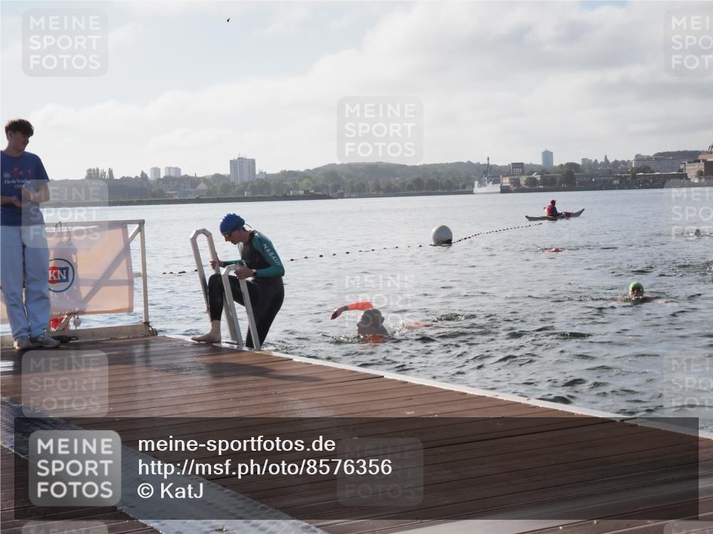 17.08.2025 - KN Förde Triathlon 2025 KatJ http://msf.ph/oto/8576356 17.08.2025 09:13:09 Schwimmen 122, 126, 130, 122, 126, 130 meine-sportfotos.de