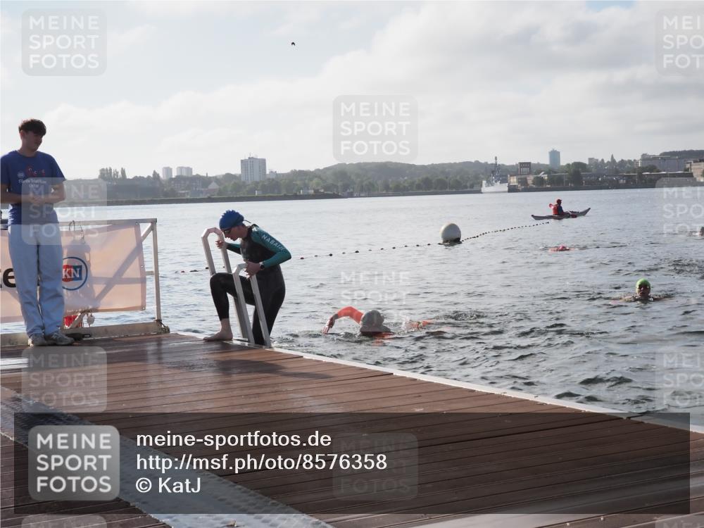 17.08.2025 - KN Förde Triathlon 2025 KatJ http://msf.ph/oto/8576358 17.08.2025 09:13:09 Schwimmen 122, 126, 130, 122, 126, 130 meine-sportfotos.de