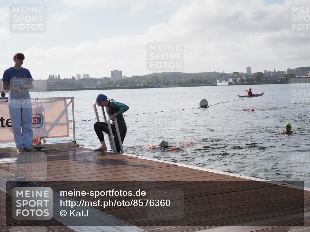 17.08.2025 - KN Förde Triathlon 2025 KatJ http://msf.ph/oto/8576360 17.08.2025 09:13:09 Schwimmen 122, 126, 130, 122, 126, 130 meine-sportfotos.de
