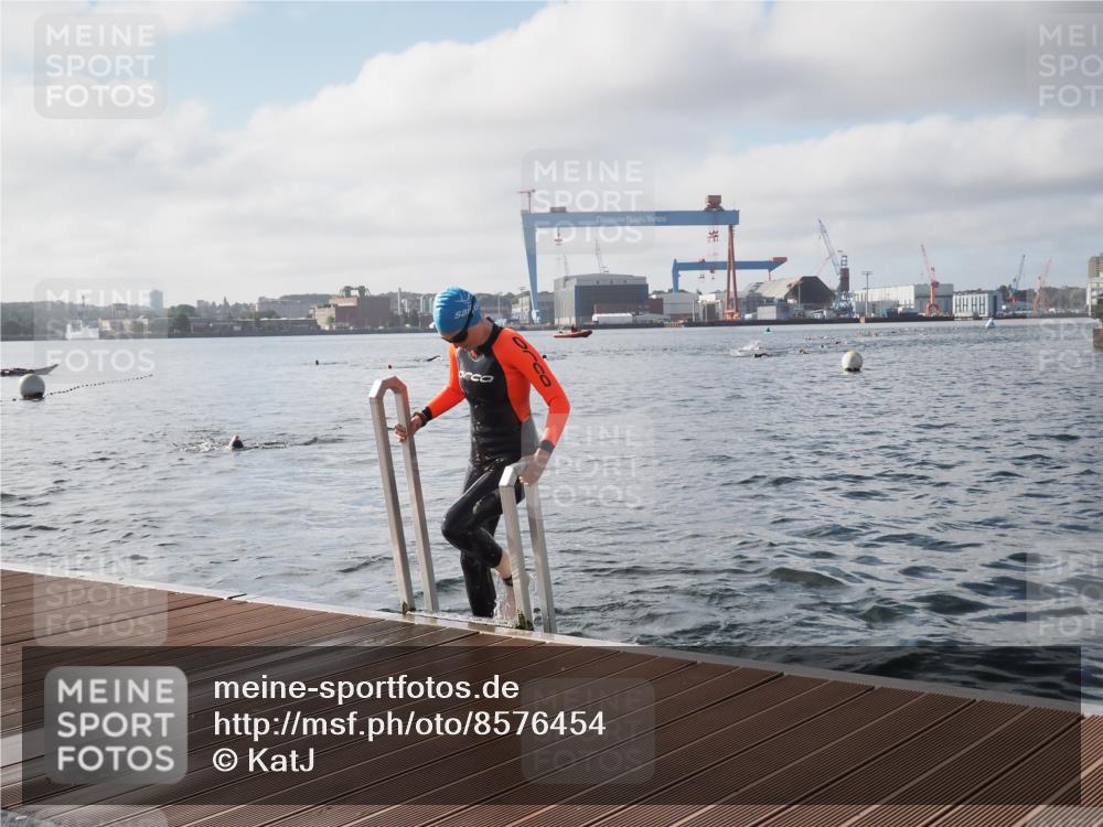17.08.2025 - KN Förde Triathlon 2025 KatJ http://msf.ph/oto/8576454 17.08.2025 09:13:29 Schwimmen 135, 138, 148, 198, 135, 148, 198 meine-sportfotos.de