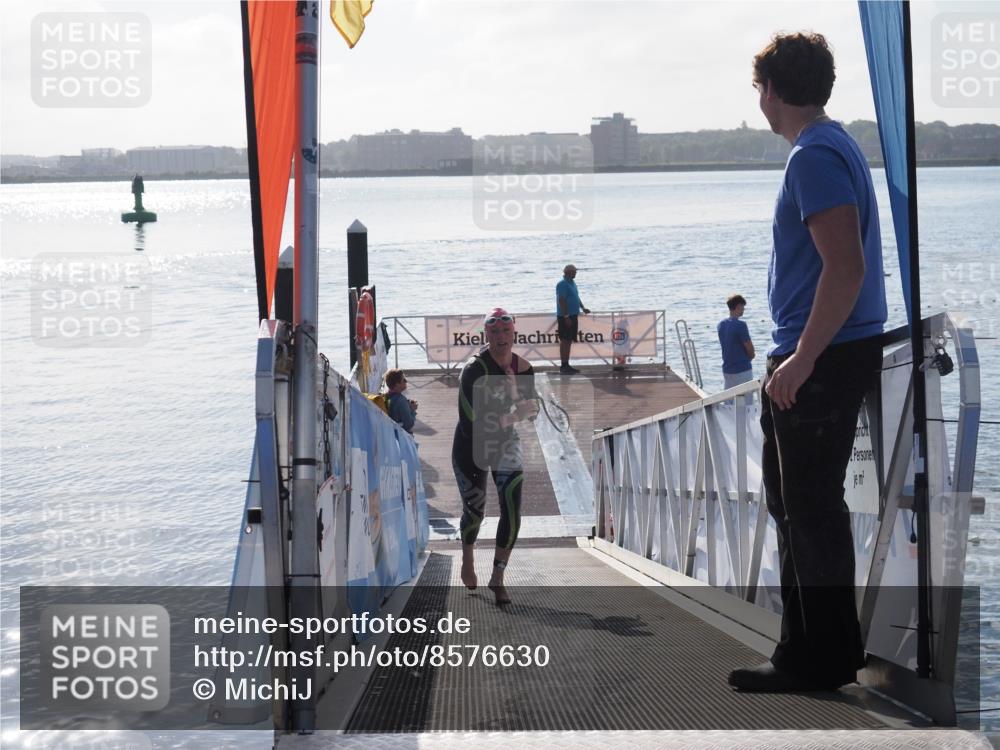 17.08.2025 - KN Förde Triathlon 2025 MichiJ http://msf.ph/oto/8576630 17.08.2025 09:10:48 Schwimmen 113, 121, 121 meine-sportfotos.de