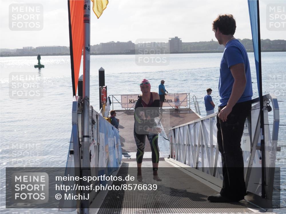 17.08.2025 - KN Förde Triathlon 2025 MichiJ http://msf.ph/oto/8576639 17.08.2025 09:10:48 Schwimmen 113, 121, 121 meine-sportfotos.de