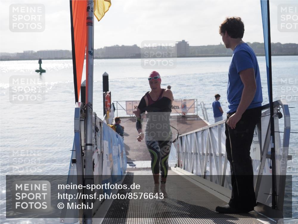 17.08.2025 - KN Förde Triathlon 2025 MichiJ http://msf.ph/oto/8576643 17.08.2025 09:10:49 Schwimmen 113, 121, 121 meine-sportfotos.de