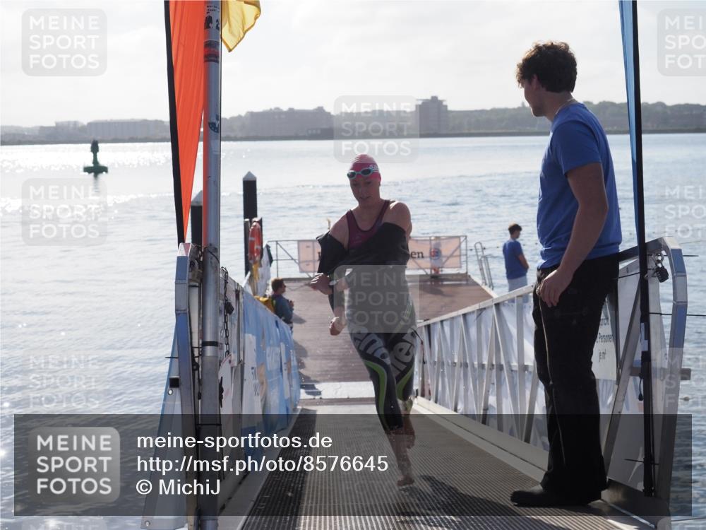 17.08.2025 - KN Förde Triathlon 2025 MichiJ http://msf.ph/oto/8576645 17.08.2025 09:10:49 Schwimmen 113, 121, 121 meine-sportfotos.de
