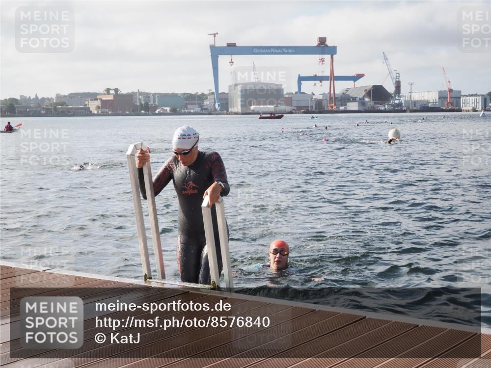 17.08.2025 - KN Förde Triathlon 2025 KatJ http://msf.ph/oto/8576840 17.08.2025 09:15:19 Schwimmen 141, 143, 149, 143, 145, 149 meine-sportfotos.de