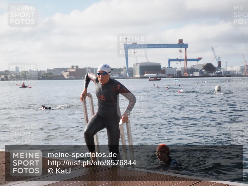 17.08.2025 - KN Förde Triathlon 2025 KatJ http://msf.ph/oto/8576844 17.08.2025 09:15:21 Schwimmen 141, 143, 149, 143, 145, 149 meine-sportfotos.de