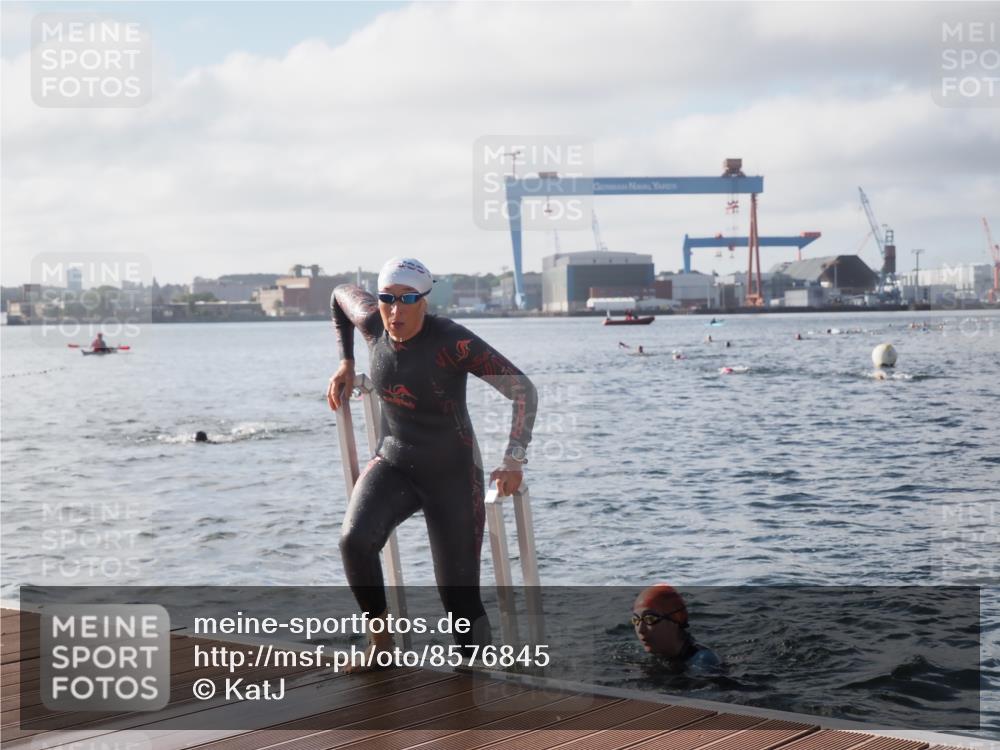 17.08.2025 - KN Förde Triathlon 2025 KatJ http://msf.ph/oto/8576845 17.08.2025 09:15:21 Schwimmen 141, 143, 149, 143, 145, 149 meine-sportfotos.de