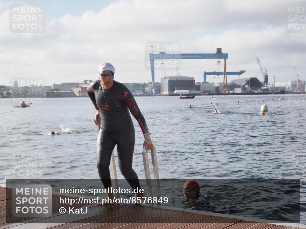 17.08.2025 - KN Förde Triathlon 2025 KatJ http://msf.ph/oto/8576849 17.08.2025 09:15:21 Schwimmen 141, 143, 149, 143, 145, 149 meine-sportfotos.de