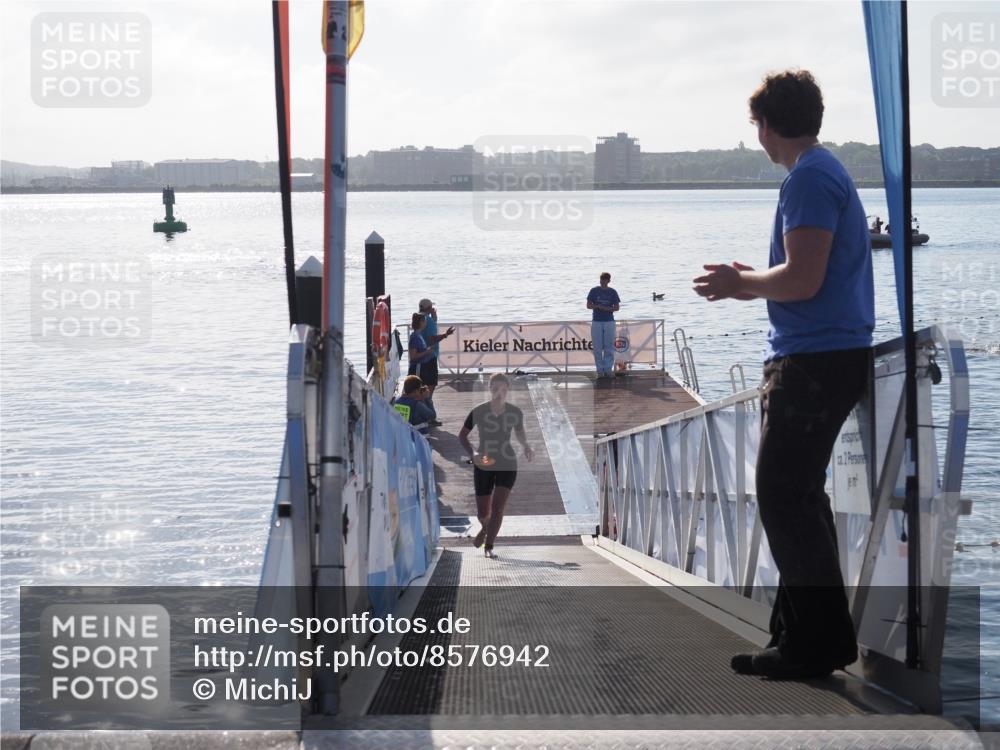 17.08.2025 - KN Förde Triathlon 2025 MichiJ http://msf.ph/oto/8576942 17.08.2025 09:12:51 Schwimmen 136, 142, 142 meine-sportfotos.de