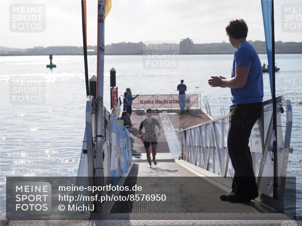 17.08.2025 - KN Förde Triathlon 2025 MichiJ http://msf.ph/oto/8576950 17.08.2025 09:12:51 Schwimmen 136, 142, 142 meine-sportfotos.de