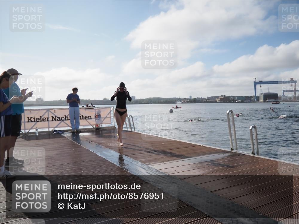 17.08.2025 - KN Förde Triathlon 2025 KatJ http://msf.ph/oto/8576951 17.08.2025 09:15:40 Schwimmen 131, 131, 141 meine-sportfotos.de