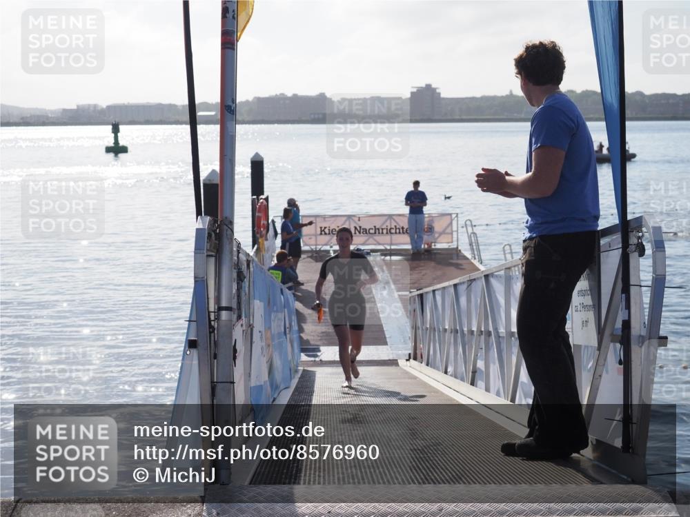 17.08.2025 - KN Förde Triathlon 2025 MichiJ http://msf.ph/oto/8576960 17.08.2025 09:12:52 Schwimmen 136, 142, 142 meine-sportfotos.de