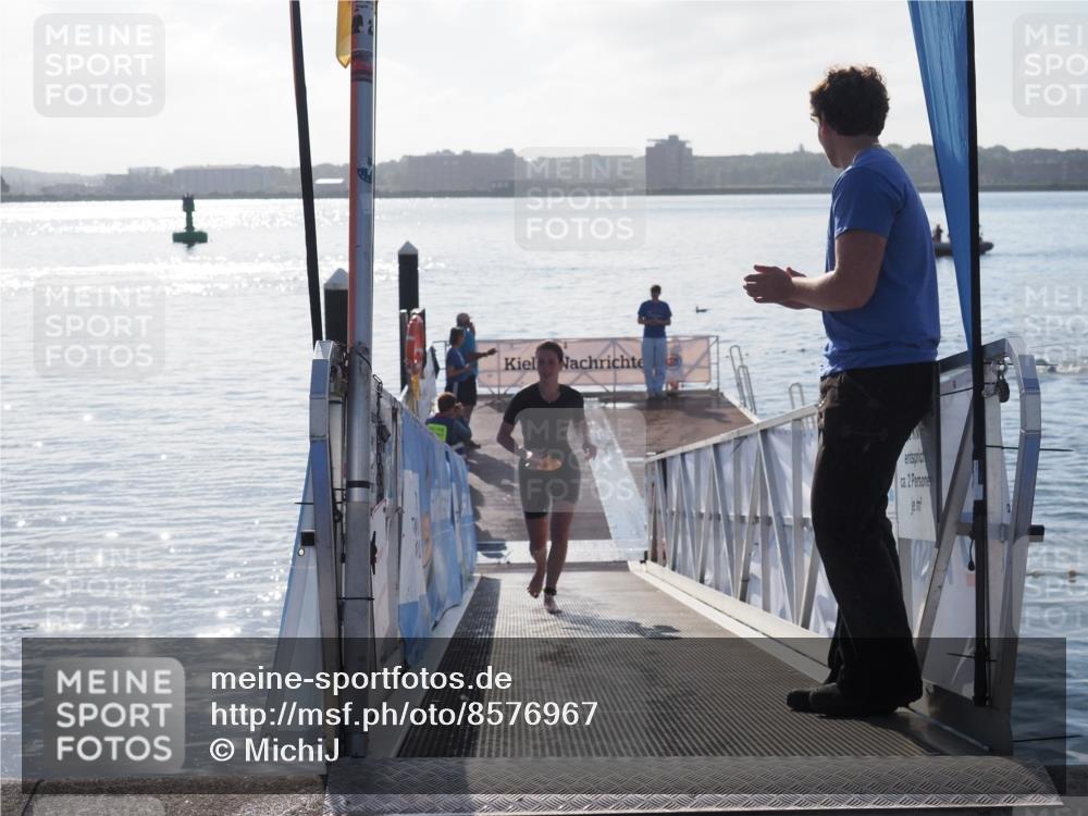 17.08.2025 - KN Förde Triathlon 2025 MichiJ http://msf.ph/oto/8576967 17.08.2025 09:12:52 Schwimmen 136, 142, 142 meine-sportfotos.de