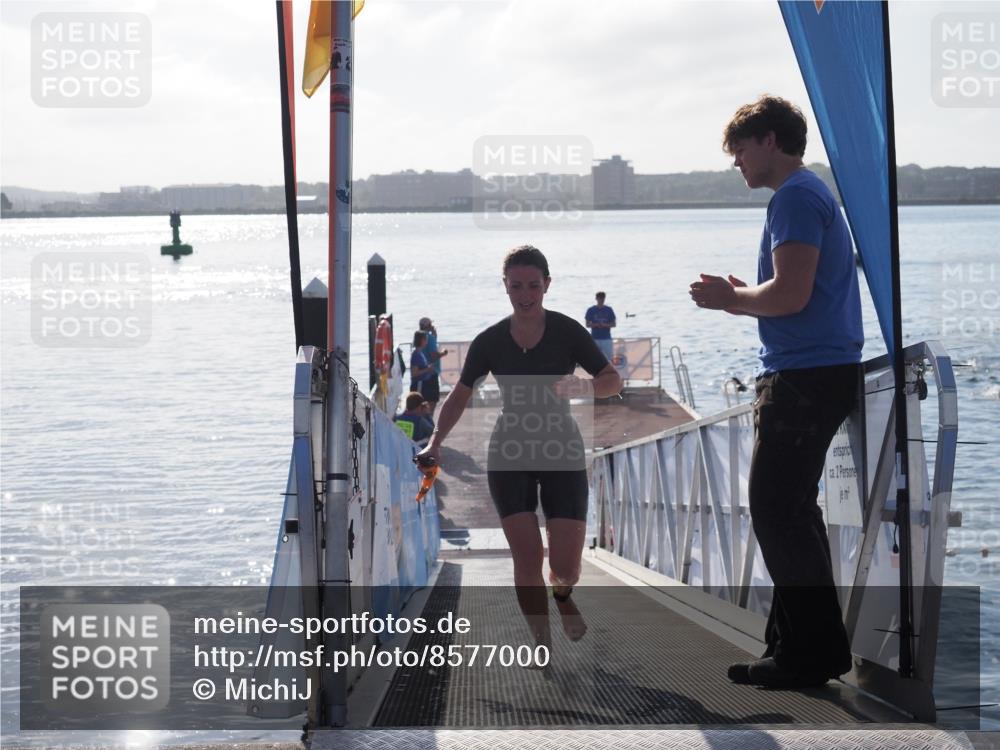 17.08.2025 - KN Förde Triathlon 2025 MichiJ http://msf.ph/oto/8577000 17.08.2025 09:12:54 Schwimmen 136, 142, 142 meine-sportfotos.de