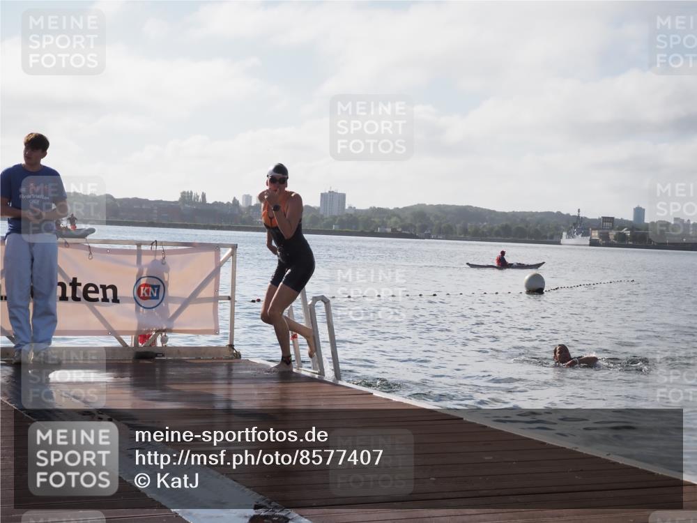 17.08.2025 - KN Förde Triathlon 2025 KatJ http://msf.ph/oto/8577407 17.08.2025 09:17:02 Schwimmen 158, 204, 158 meine-sportfotos.de