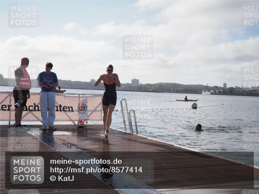 17.08.2025 - KN Förde Triathlon 2025 KatJ http://msf.ph/oto/8577414 17.08.2025 09:17:03 Schwimmen 158, 204, 158 meine-sportfotos.de