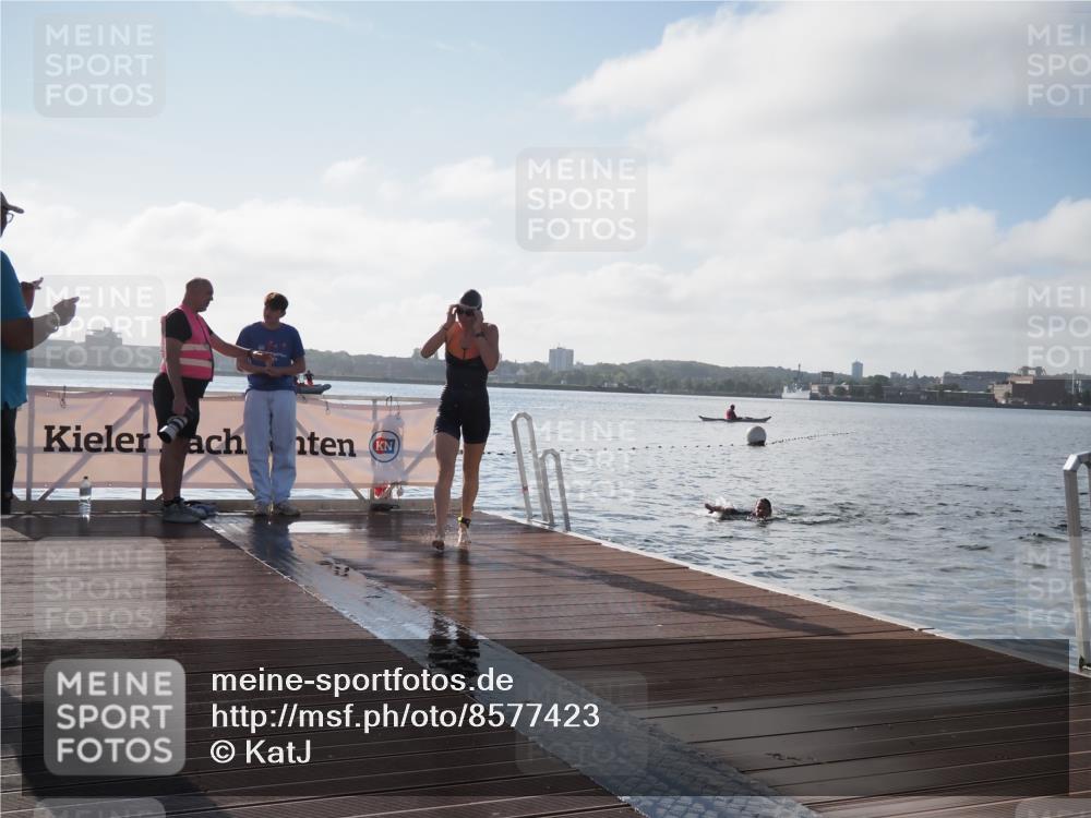 17.08.2025 - KN Förde Triathlon 2025 KatJ http://msf.ph/oto/8577423 17.08.2025 09:17:03 Schwimmen 158, 204, 158 meine-sportfotos.de