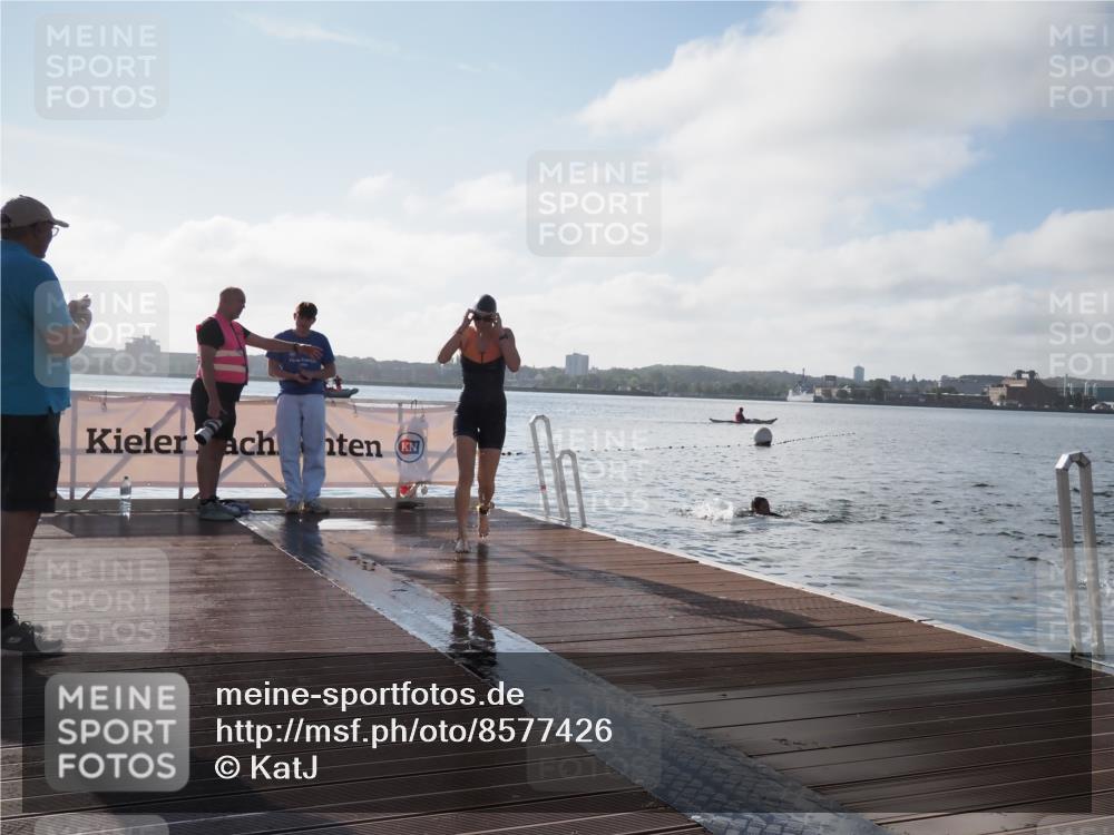 17.08.2025 - KN Förde Triathlon 2025 KatJ http://msf.ph/oto/8577426 17.08.2025 09:17:03 Schwimmen 158, 204, 158 meine-sportfotos.de
