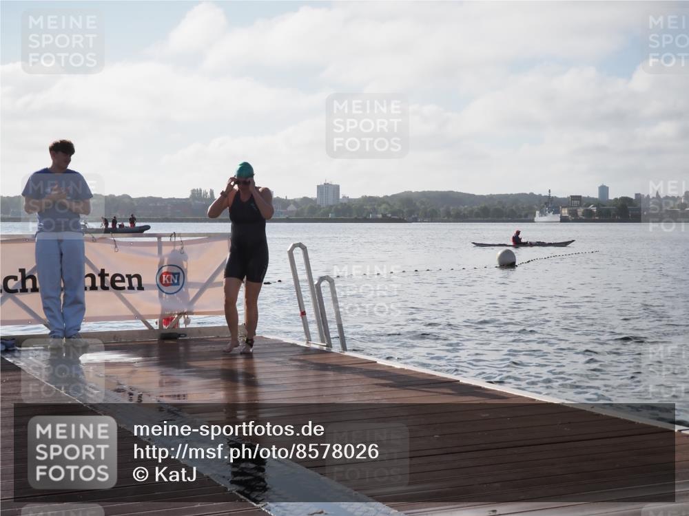 17.08.2025 - KN Förde Triathlon 2025 KatJ http://msf.ph/oto/8578026 17.08.2025 09:18:19 Schwimmen 174, 185, 174, 185, 254 meine-sportfotos.de