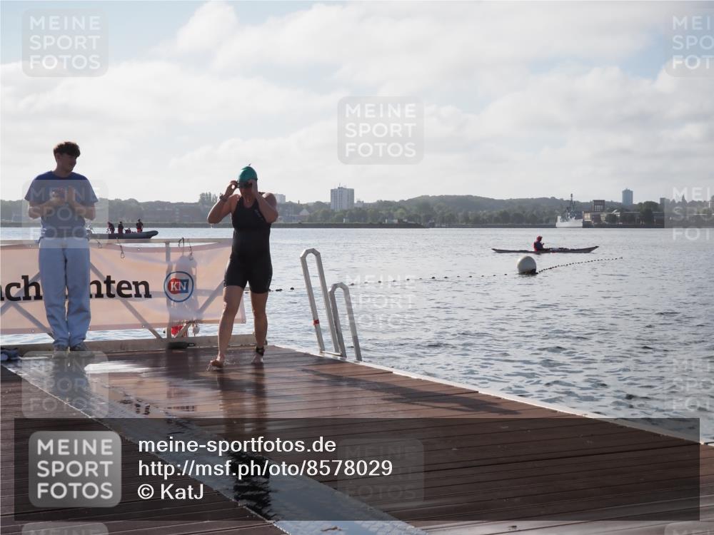 17.08.2025 - KN Förde Triathlon 2025 KatJ http://msf.ph/oto/8578029 17.08.2025 09:18:19 Schwimmen 174, 185, 174, 185, 254 meine-sportfotos.de