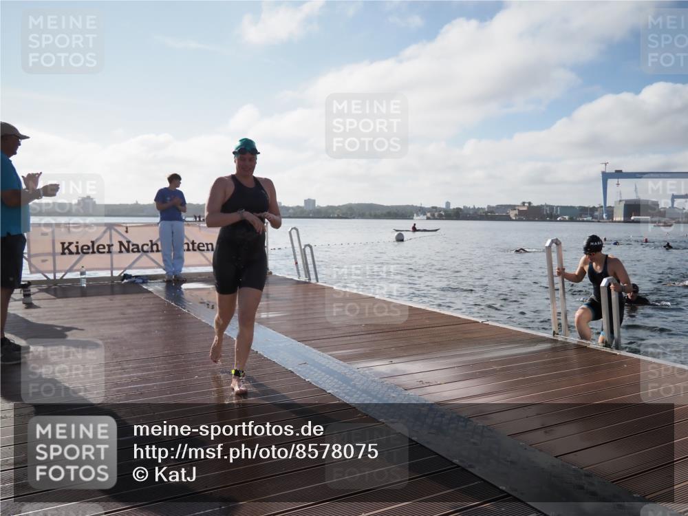17.08.2025 - KN Förde Triathlon 2025 KatJ http://msf.ph/oto/8578075 17.08.2025 09:18:22 Schwimmen 174, 185, 192, 174, 185, 254 meine-sportfotos.de
